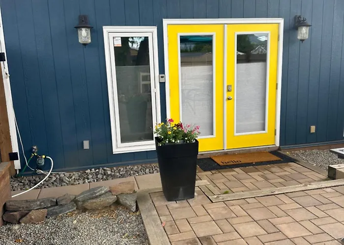 K Street Carriage House Studio